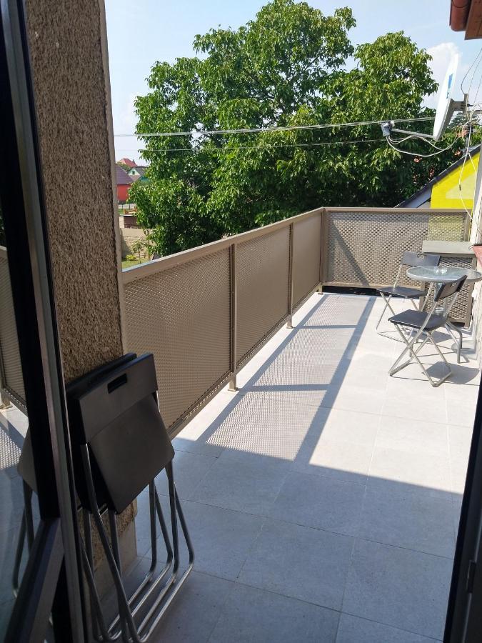 Alisa Apartments Kostomlaty nad Labem Екстер'єр фото