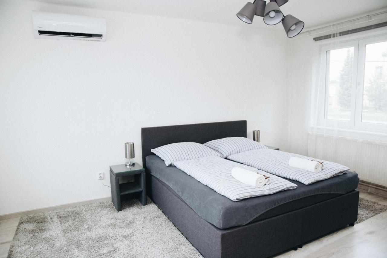 Alisa Apartments Kostomlaty nad Labem Екстер'єр фото