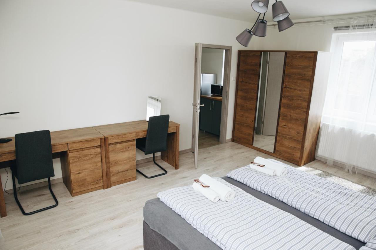 Alisa Apartments Kostomlaty nad Labem Екстер'єр фото